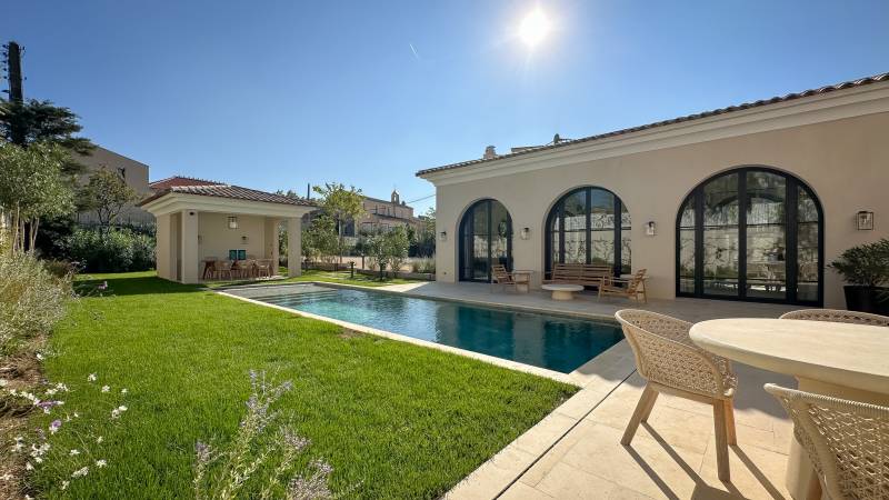 SEIZOENSVERHUUR  VILLA 5 SLPK - SAINT-TROPEZ / Toprenovatie nabij 