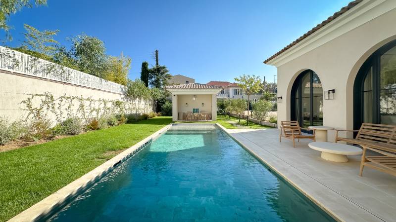SEIZOENSVERHUUR  VILLA 5 SLPK - SAINT-TROPEZ / Toprenovatie nabij 