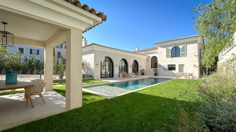 SEIZOENSVERHUUR  VILLA 5 SLPK - SAINT-TROPEZ / Toprenovatie nabij 