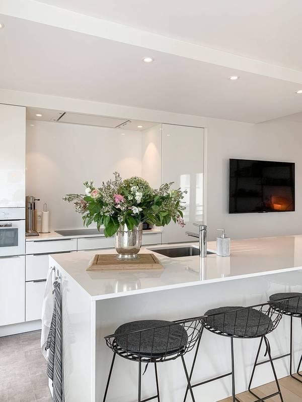 Verkoop appartement met 2 slaapkamers, prachtige keuken, met mooi zeezicht en zonneterras