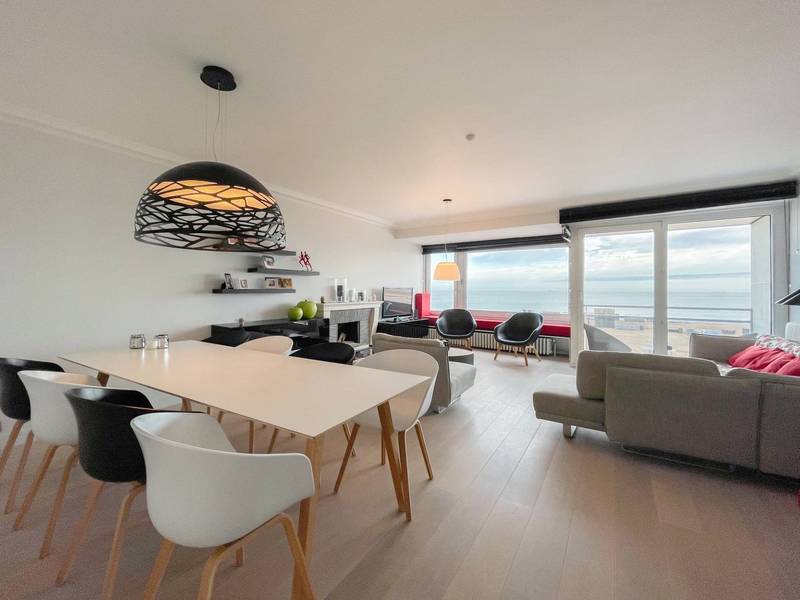 VERKOOP  Appartement 3 SLPK Knokke-Zoute - frontaal zeezicht / place m'as-tu vu