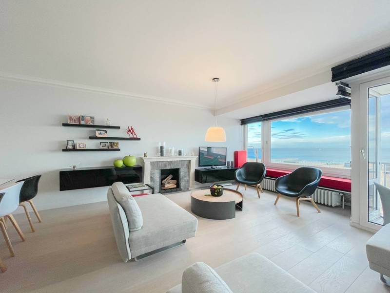 VERKOOP  Appartement 3 SLPK Knokke-Zoute - frontaal zeezicht / place m'as-tu vu
