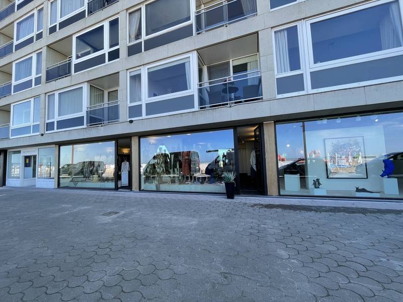 VERKOOP commercieel pand Knokke-Zoute - Handelspand gelegen op de Zeedijk
