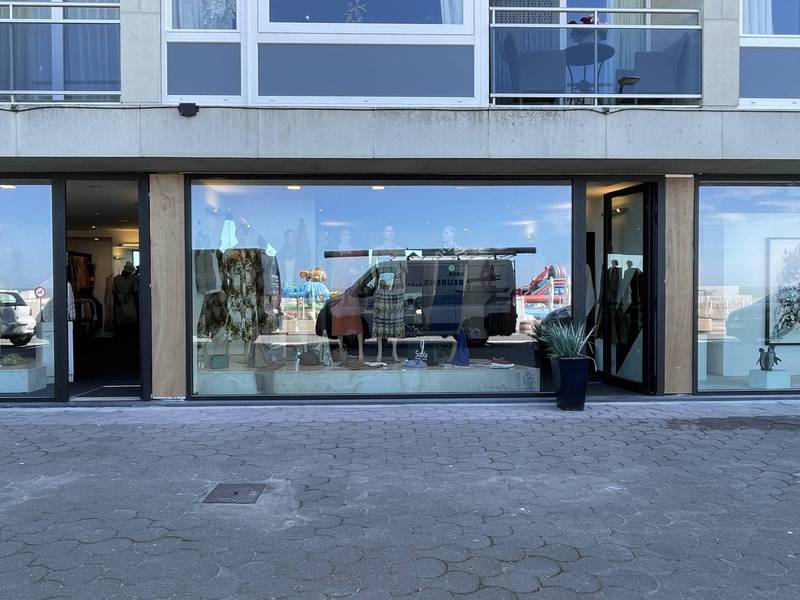 VERKOOP commercieel pand Knokke-Zoute - Handelspand gelegen op de Zeedijk