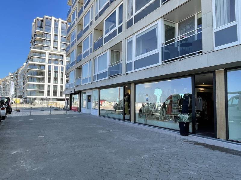 VERKOOP commercieel pand Knokke-Zoute - Handelspand gelegen op de Zeedijk