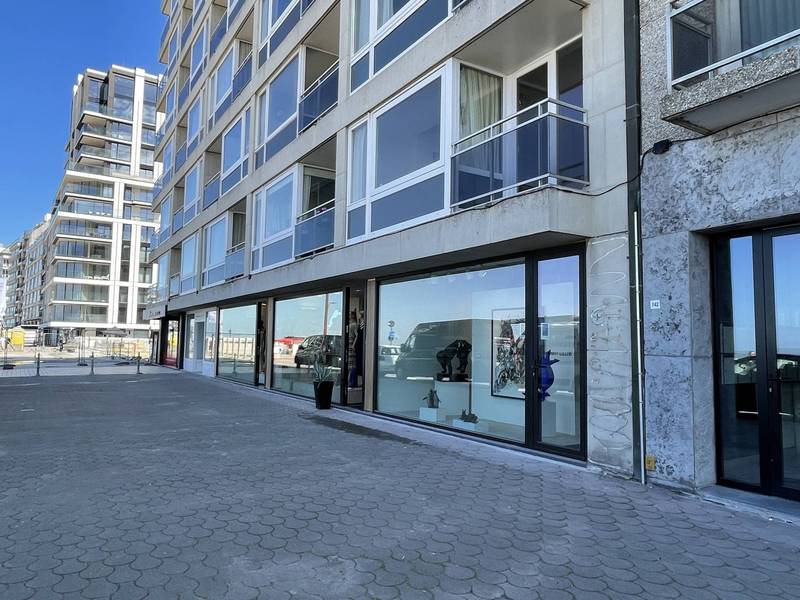 VERKOOP  Knokke-Zoute - Handelspand gelegen op de Zeedijk
