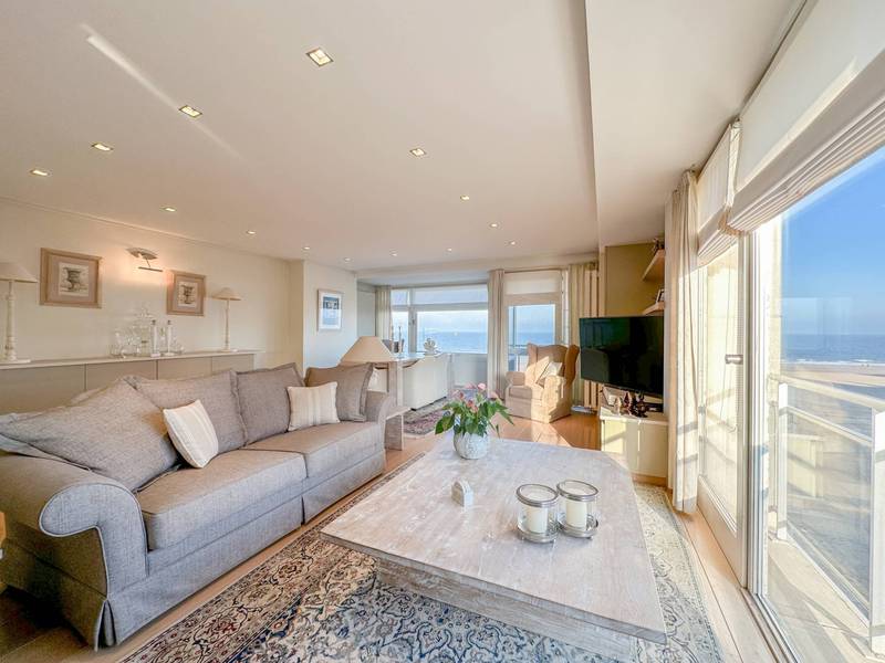 VERHUUR  Appartement 3 SLPK Knokke-Zoute - Hoekappartement op ZEEDIJK ZOUTE met GARAGE!