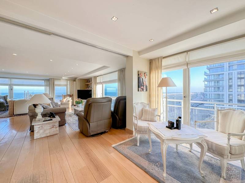 VERHUUR  Appartement 3 SLPK Knokke-Zoute - Hoekappartement op ZEEDIJK ZOUTE met GARAGE!