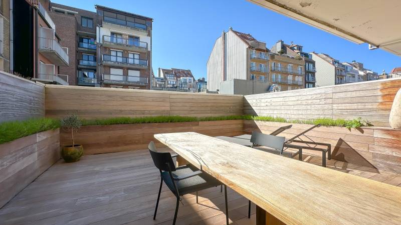 VERKOOP Studio Knokke-Heist - Tijdloos en hedendaags / groot zonnig terras!