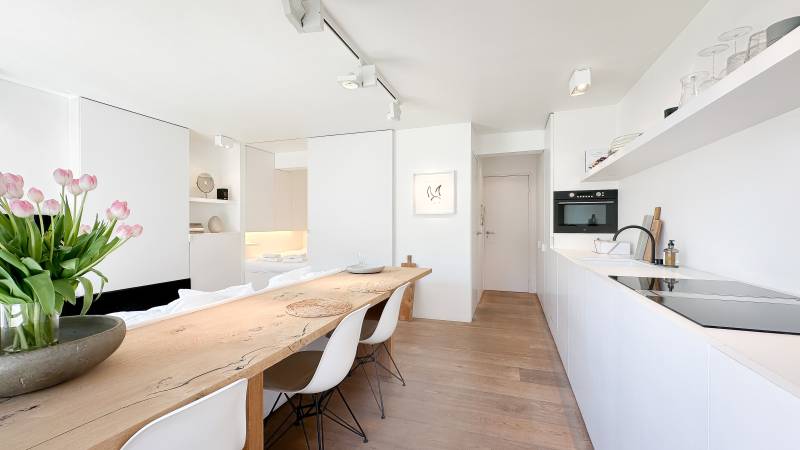 VERKOOP Studio Knokke-Heist - Tijdloos en hedendaags / groot zonnig terras!