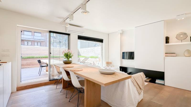 VERKOOP Studio Knokke-Heist - Tijdloos en hedendaags / groot zonnig terras!