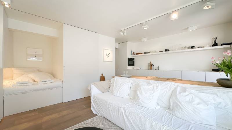 VERKOOP Studio Knokke-Heist - Tijdloos en hedendaags / groot zonnig terras!