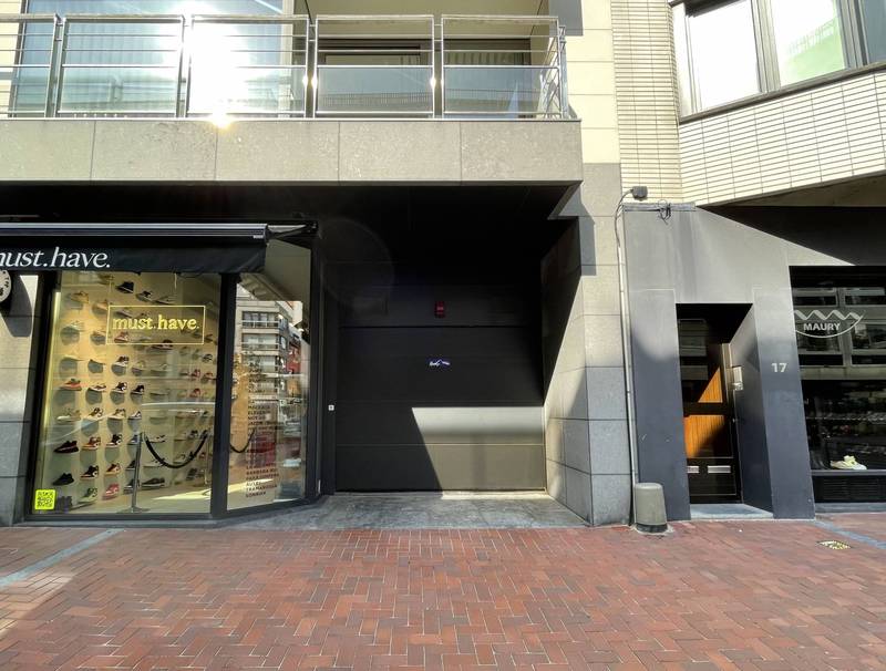 VERHUUR Garage Knokke-Heist -  Garagebox met staanplaats