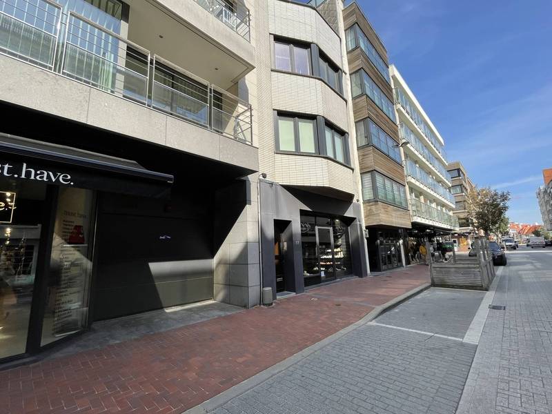 VERHUUR Garage Knokke-Heist -  Garagebox met staanplaats