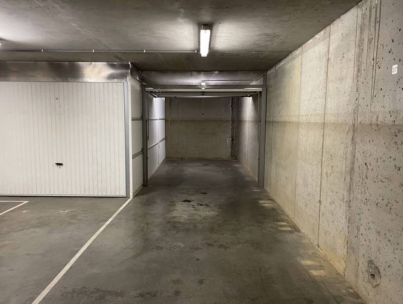 VERHUUR Garage Knokke-Heist -  Garagebox met staanplaats