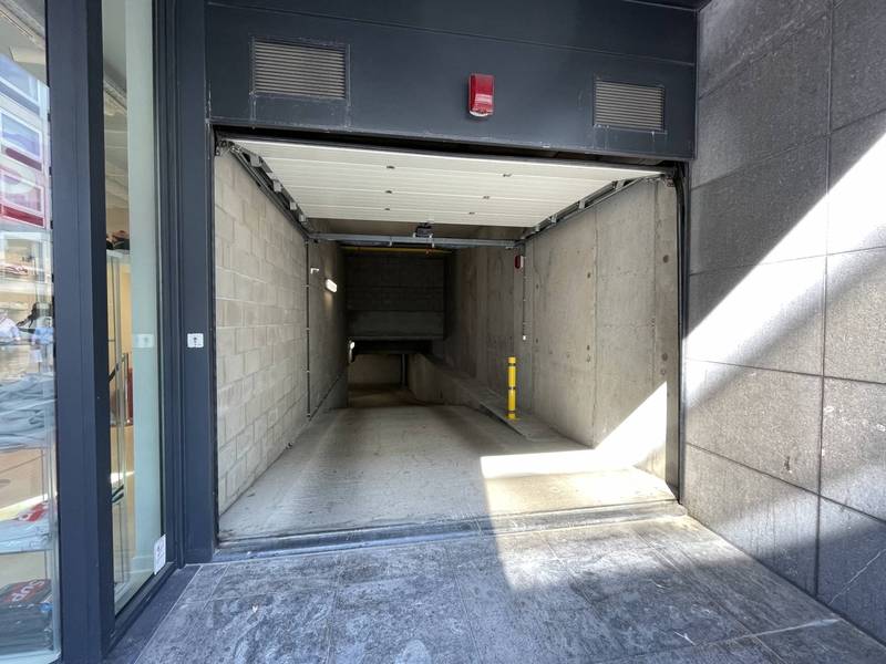 VERHUUR Garage Knokke-Heist -  Garagebox met staanplaats