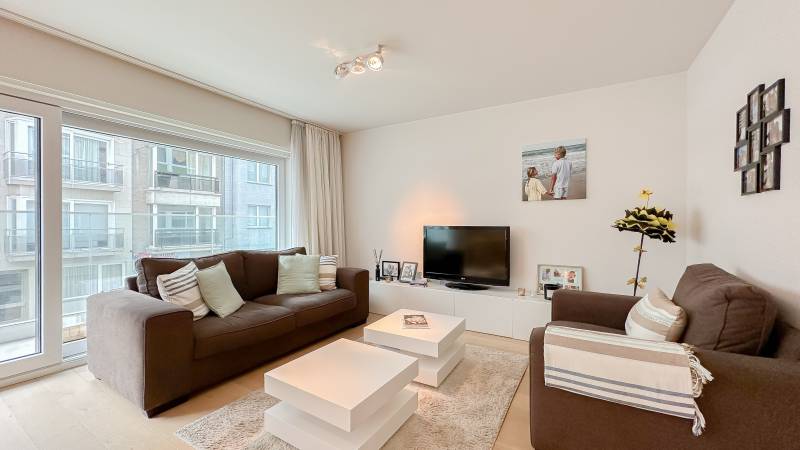 VERHUUR  Appartement 2 SLPK Knokke-Zoute - zijstraat Zeedijk / gemeubileerd