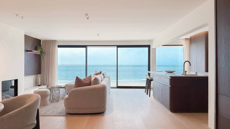 VERKOOP Appartement 3 SLPK Knokke-Zoute - Zeedijk / Frontaal zeezicht / TOPRENOVATIE