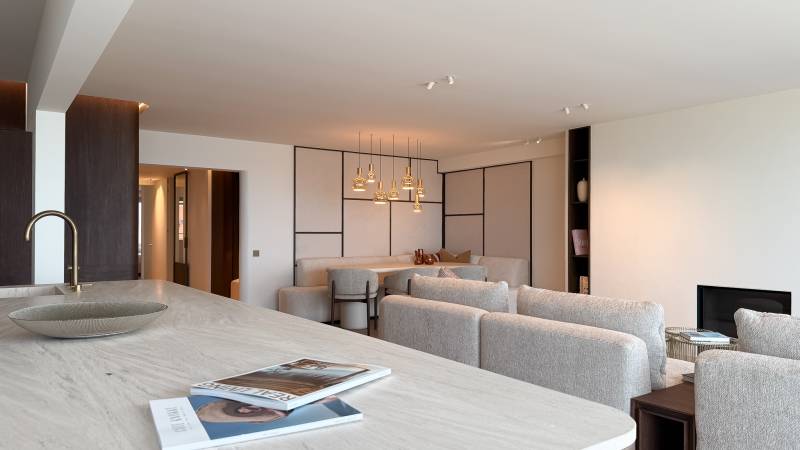 VERKOOP Appartement 3 SLPK Knokke-Zoute - Zeedijk / Frontaal zeezicht / TOPRENOVATIE