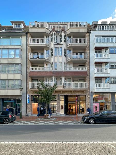 VERHUUR Commercieel pand Knokke-Heist - Dumortierlaan / aan Heilig Hartkerk