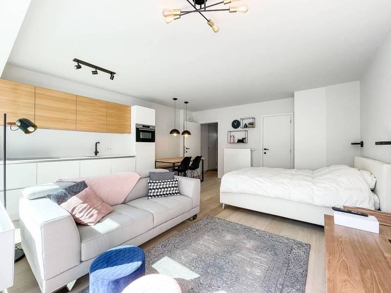 VERKOOP Studio Knokke-Heist -  Compleet gerenoveerd / zijdelings zeezicht