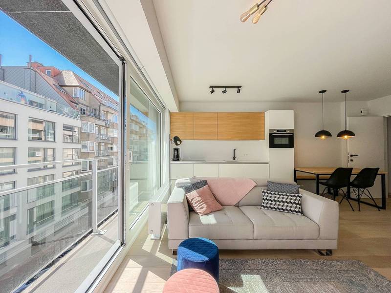 VERKOOP Studio Knokke-Heist -  Compleet gerenoveerd / zijdelings zeezicht