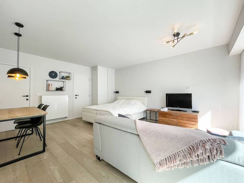 VERKOOP Studio Knokke-Heist -  Compleet gerenoveerd / zijdelings zeezicht