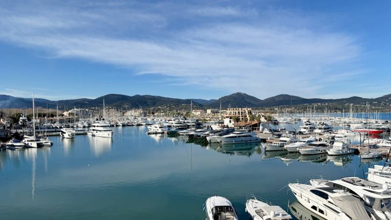 SEIZOENSVERHUUR APPARTEMENT 2 SLPK - PORT-DE-COGOLIN / Panoramisch havenzicht