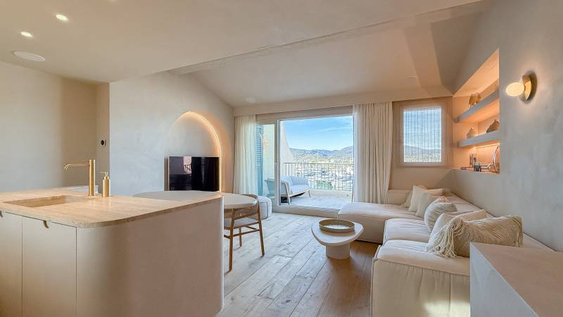 SEIZOENSVERHUUR APPARTEMENT 2 SLPK - PORT-DE-COGOLIN / Panoramisch havenzicht