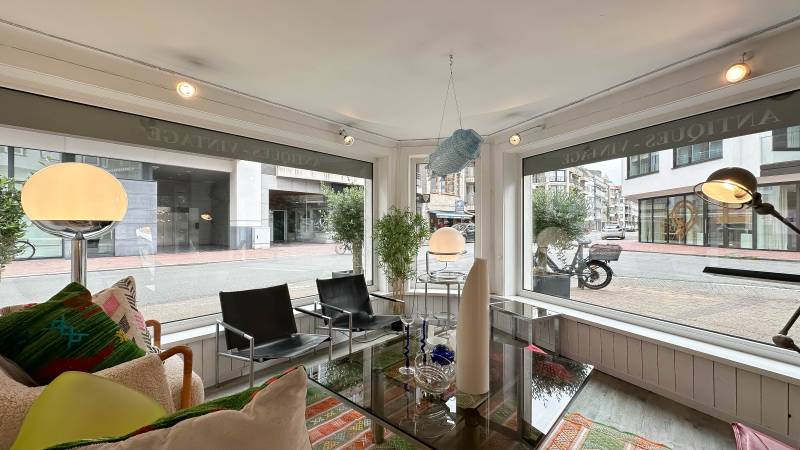 VERHUUR Handelspand Knokke-Heist - Hoekpand 27m gevelbreedte / Strategische ligging!