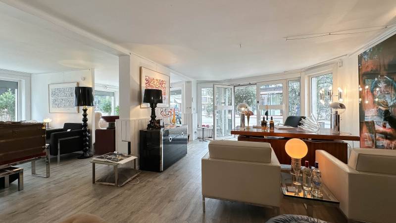 VERHUUR Handelspand Knokke-Heist - Hoekpand 27m gevelbreedte / Strategische ligging!