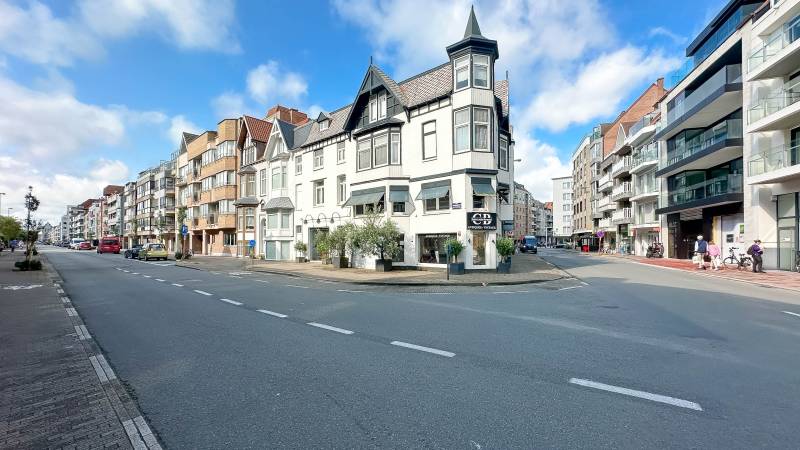 VERHUUR Handelspand Knokke-Heist - Hoekpand 27m gevelbreedte / Strategische ligging!