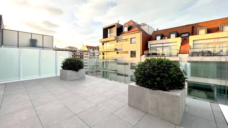 VERKOOP  Appartement-PENTHOUSE 2 SLPK Knokke-Heist - Gerenoveerd / nabij Lichttorenplein