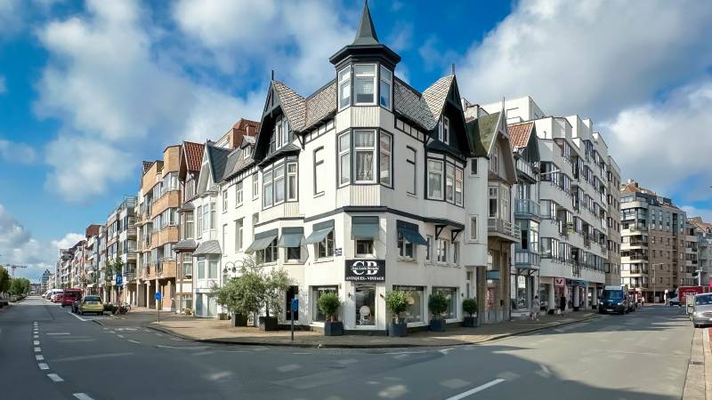 VERHUUR Handelspand Knokke-Heist - Hoekpand 27m gevelbreedte / Strategische ligging!
