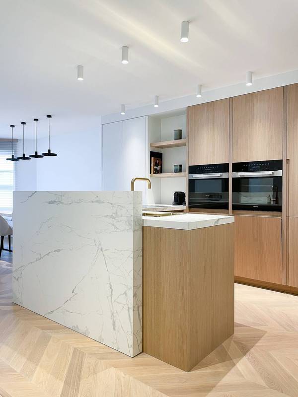 VERKOOP  Appartement 2 SLPK Knokke-Zoute - Zijdelings zeezicht / aan het Driehoeksplein 