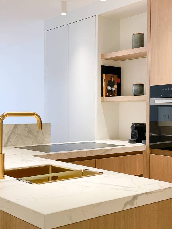 VERKOOP  Appartement 2 SLPK Knokke-Zoute - Zijdelings zeezicht / aan het Driehoeksplein 