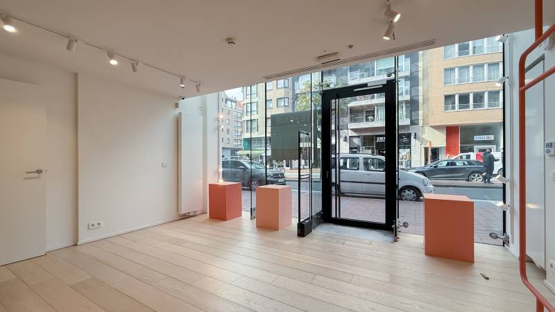 VERHUUR HANDELSPAND Knokke-Heist - Lippenslaan / Transparante façade - maximale zichtbaarheid