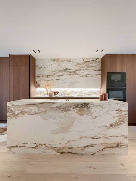 VERKOOP  Appartement-PENTHOUSE 2 SLPK Knokke-Heist - Gerenoveerd / nabij Lichttorenplein