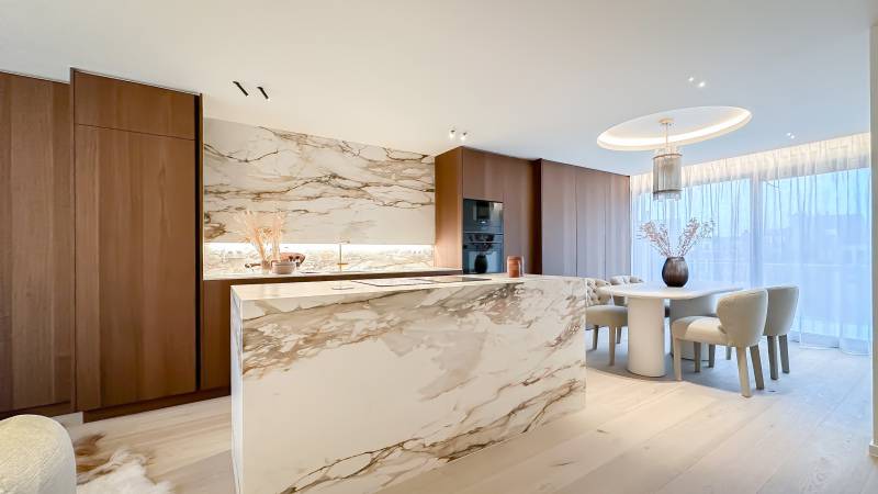 VERKOOP  Appartement-PENTHOUSE 2 SLPK Knokke-Heist - Gerenoveerd / nabij Lichttorenplein