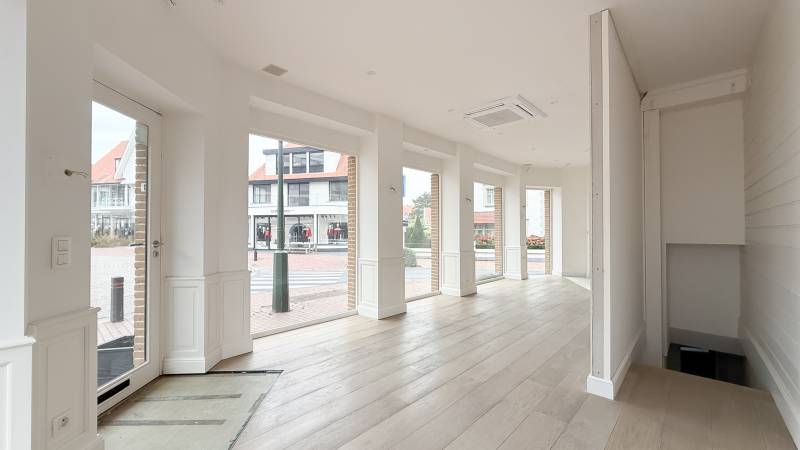 VERHUUR  HANDELSPAND Knokke-Zoute - Driehoeksplein / HOEKPAND