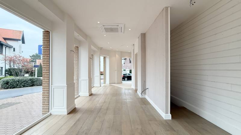 VERHUUR  HANDELSPAND Knokke-Zoute - Driehoeksplein / HOEKPAND