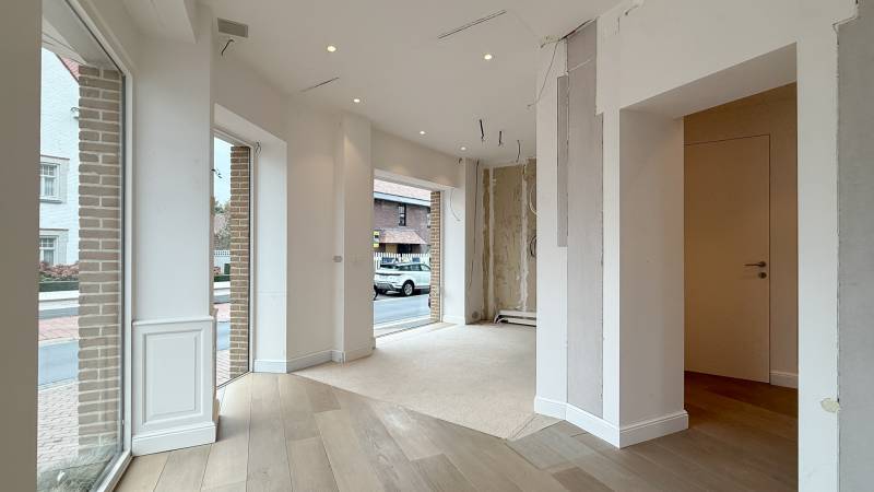 VERHUUR  HANDELSPAND Knokke-Zoute - Driehoeksplein / HOEKPAND