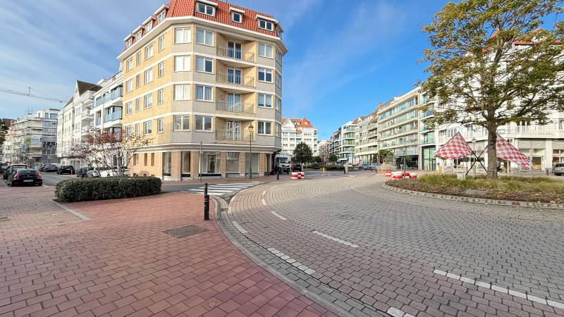 VERHUUR  HANDELSPAND Knokke-Zoute - Driehoeksplein / HOEKPAND