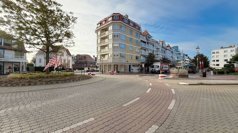 VERHUUR  HANDELSPAND Knokke-Zoute - Driehoeksplein / HOEKPAND