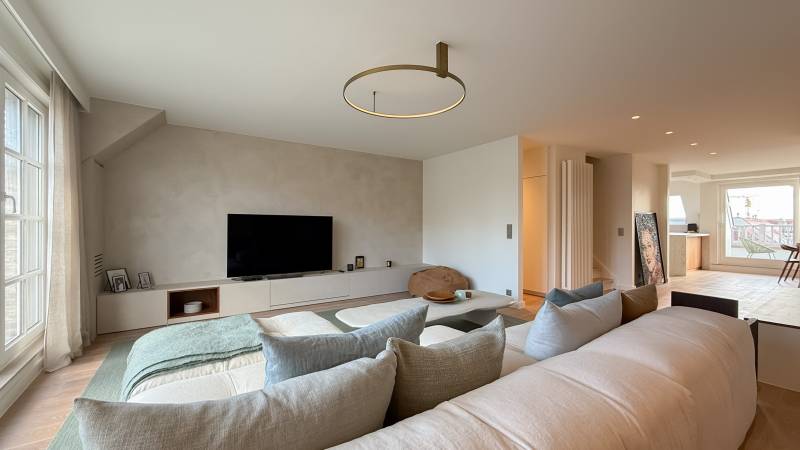 Luxe duplex appartement te koop Knokke-Heist op de Dumortierlaan met 3 slaapkamers en topafwerking.