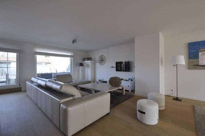VERHUUR  Appartement 3 SLPK Knokke-Zoute -Duplex op Kustlaan / vlakbij Driehoeksplein