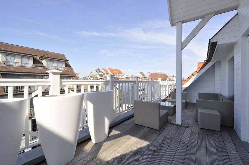 VERHUUR  Appartement 3 SLPK Knokke-Zoute -Duplex op Kustlaan / vlakbij Driehoeksplein