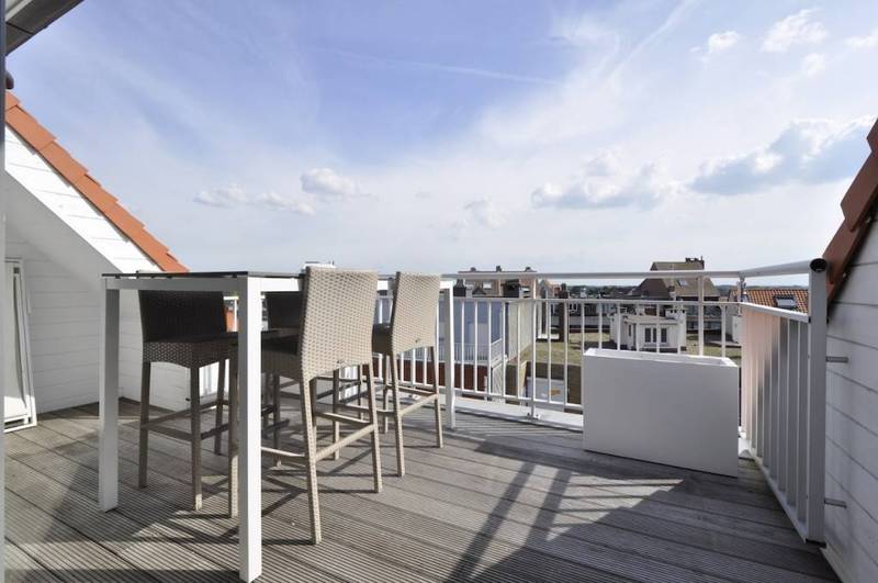 VERHUUR  Appartement 3 SLPK Knokke-Zoute -Duplex op Kustlaan / vlakbij Driehoeksplein