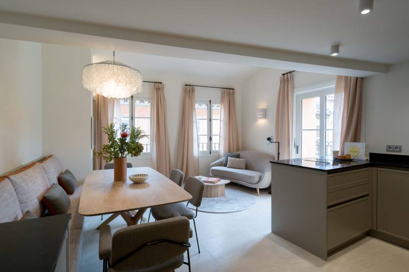 VERKOOP  Dorpswoning / Appartement 3 SLPK SAINT-TROPEZ - TOPLOCATIE - CENTRUM