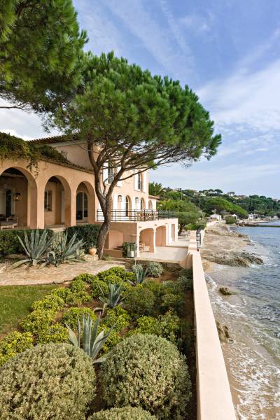 VERKOOP  VILLA 6 SLPK GRIMAUD - Pieds dans l'eau / Uitzonderlijke eigendom